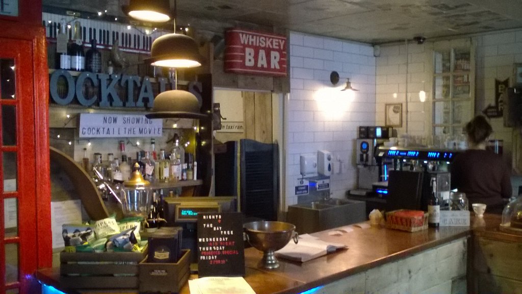 ovalzonerugby's tweet photo. Coffee in The Bay Tree, Welshpool before heading up to @ParcEirias for the Six Nations openers #OldeWorldeCharm https://t.co/3WAQJp9t7U