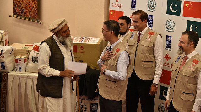 UNDP_Pakistan's tweet photo. H.E Yao Jing, Ambassador of China to Pakistan “the successful launching of this project renews our commitment to deliver strong support to the people of Pakistan. In future, China will continue to increase the Grant Assistance to Pakistan"#ChineseAid #SSCooperation @pid_gov 1/2 https://t.co/LQD4eNj855