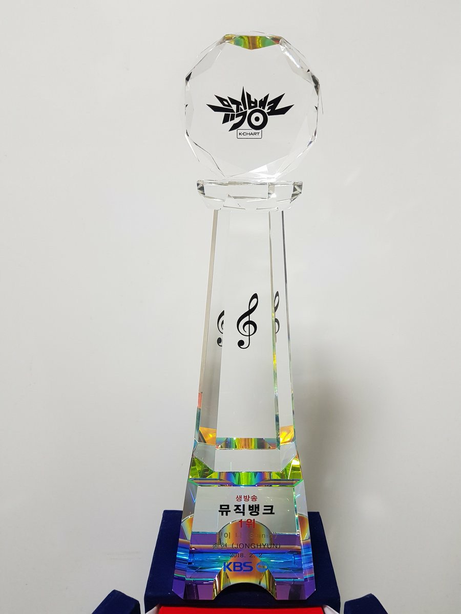 T公式】SHINee、SNS更新。 ジョンヒョン 遺作アルバム「Poet | Artist