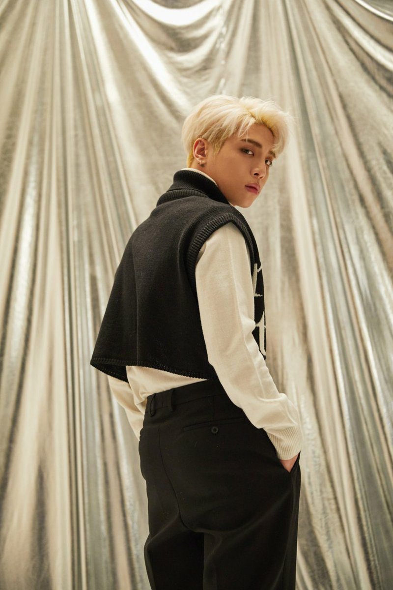 T公式】SHINee、SNS更新。 ジョンヒョン 遺作アルバム「Poet | Artist