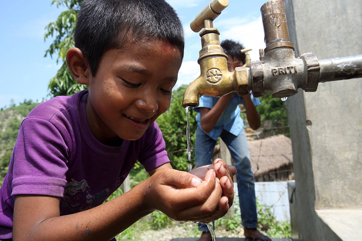 reach4humanity's tweet photo. Clean fresh drinking #water, so widely available &amp; taken for granted by so many, really should be available for everyone &amp; not just the privileged developed world.  Please help us at #Reach4Humanity help those who are without. #Thankyou. #WaterWells
>>> https://t.co/vVTYElILYs https://t.co/BEMQmiEEpx