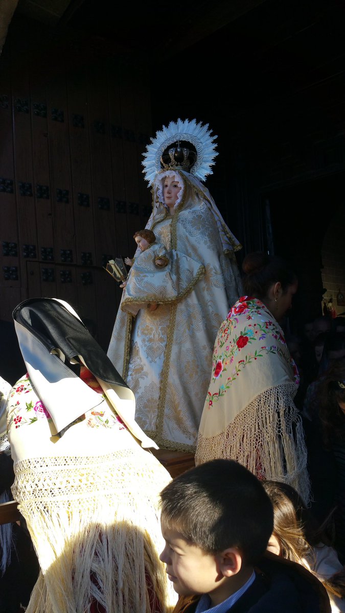 nurirol's tweet photo. La Iglesia de #Monrroy abarrotada a la espera de la entrada de #LasPurificás con sus cánticos... Lo contamos en los informativos de @cextremadura📻 @EXNdigital https://t.co/Ac5QMKwrtd