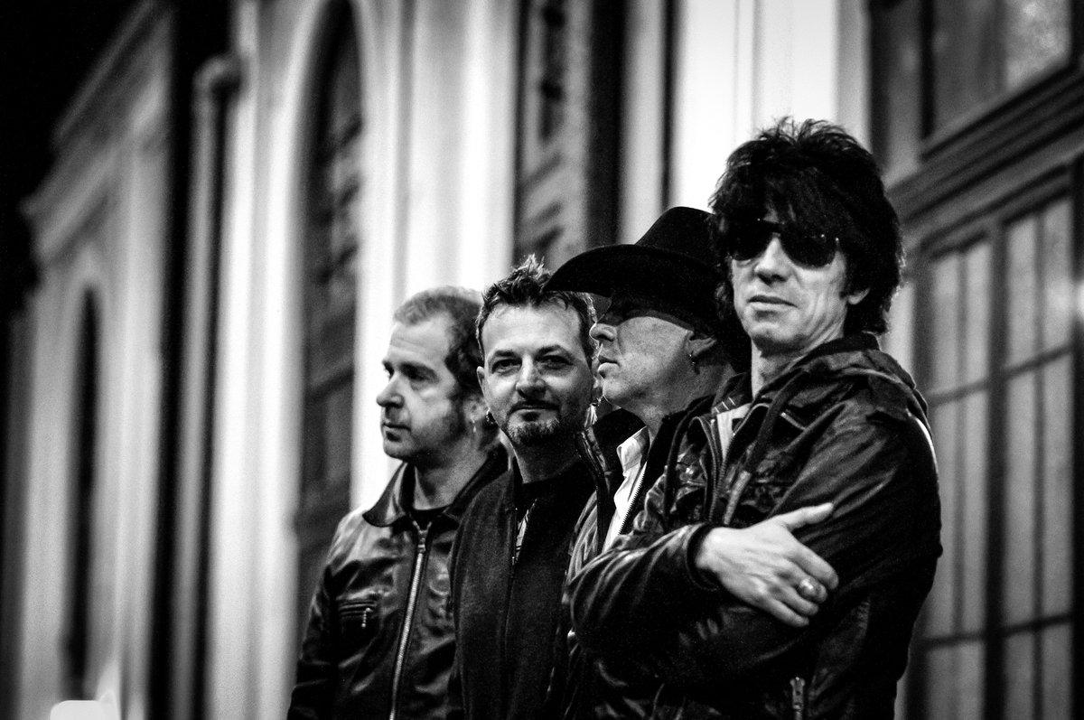 Manuel España (<a href="/la__guardia/">La Guardia Oficial</a>): “Nos encanta Londres y será bonito volver después de tantos años para tocar en vivo” El grupo ofrecerá un concierto en próximo 17 de febrero en el Boston Music Room  bit.ly/2FAlZH5
