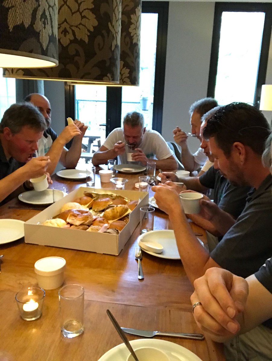 DeVariabele's tweet photo. Samen aan een heerlijke lunch tijdens #DeVariabeleDoet! Met dank aan @RMcDNijmegen. Dank voor jullie gastvrijheid! https://t.co/eeyVhC6Eyq