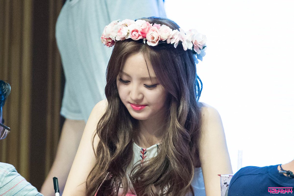 apink644's tweet photo. 150807 보라매 팬싸인회 손나은(@Apinksne ) 3pics  
#에이핑크 #팬싸인회 #APINK #손나은 

https://t.co/QfhBfTzP0h https://t.co/ukVhYwRwCo