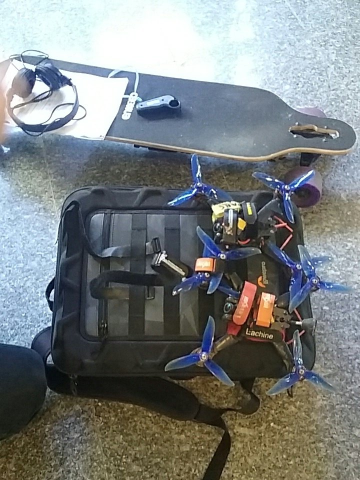 telecoupm's tweet photo. @GregUndercover #breakingdrones enseñando los drones como final de la jornada de puertas abiertas en @telecoupm https://t.co/nd3mj6ey3p
