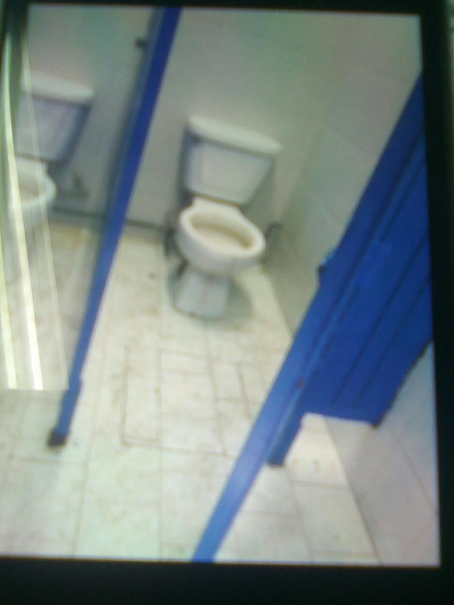 Informatecn1's tweet photo. #opinión
Los alumnos opinaba que los baños son muy sucios los  tapan seguidos, que están encontrar de que solo abran un baño pues tienes que hacer fila y esperar tu turno, que no les gusta que no tengan asientos y hagan como águila https://t.co/vHGIxG053K
