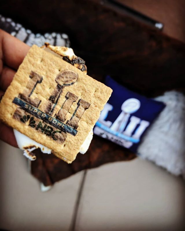 MyLifeAsANomad's tweet photo. #smores #superbowllii #superbowlexperience #promolife #roadlife #tourlife #snf #sundaynightfootballbus #mylifeasanomad https://t.co/ckEtfprrsz