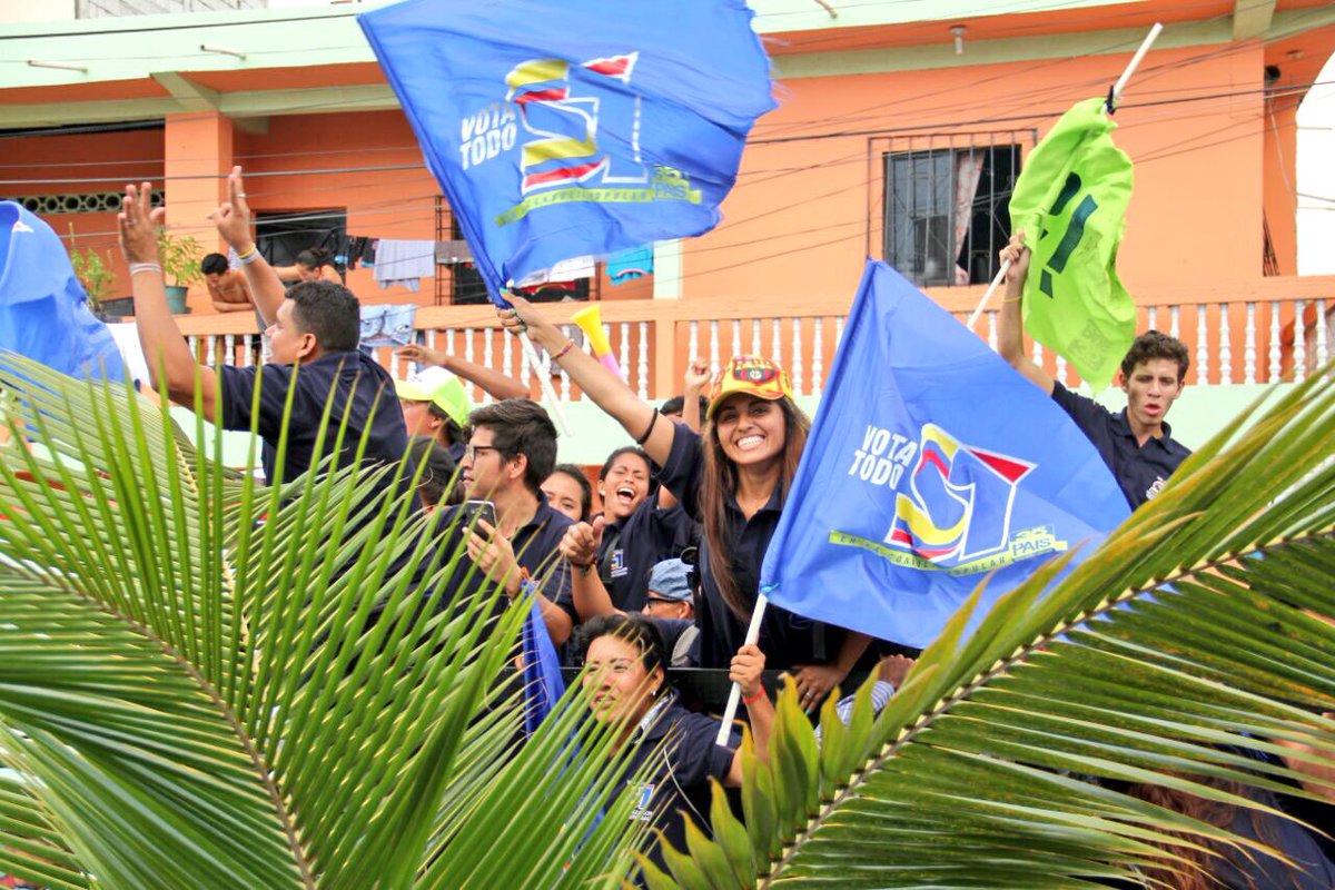 35MOVER's tweet photo. La campaña por el Sí nos ha unido como hermanos y nos muestra un nuevo camino hacia el país que todos queremos. #Guayaquil dijo Sí y todo el #EcuadorDiceSí https://t.co/QT8mqB0NXD