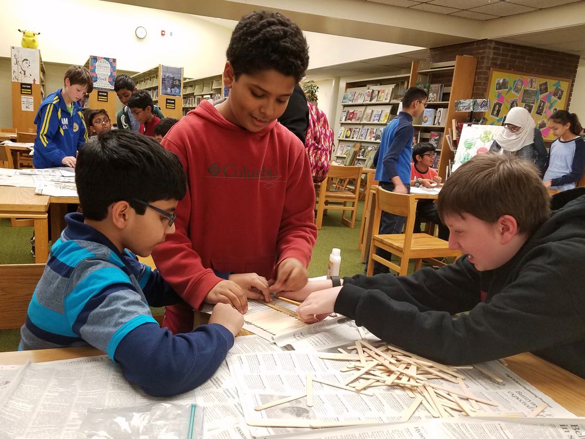 ClubInnovationS's tweet photo. Innovators are off to a great start building bridges thanks to @cnovak87 Cant wait to see how strong they will be @BonnieCapes @arajagop #makerspaces https://t.co/1EvljOPvPM