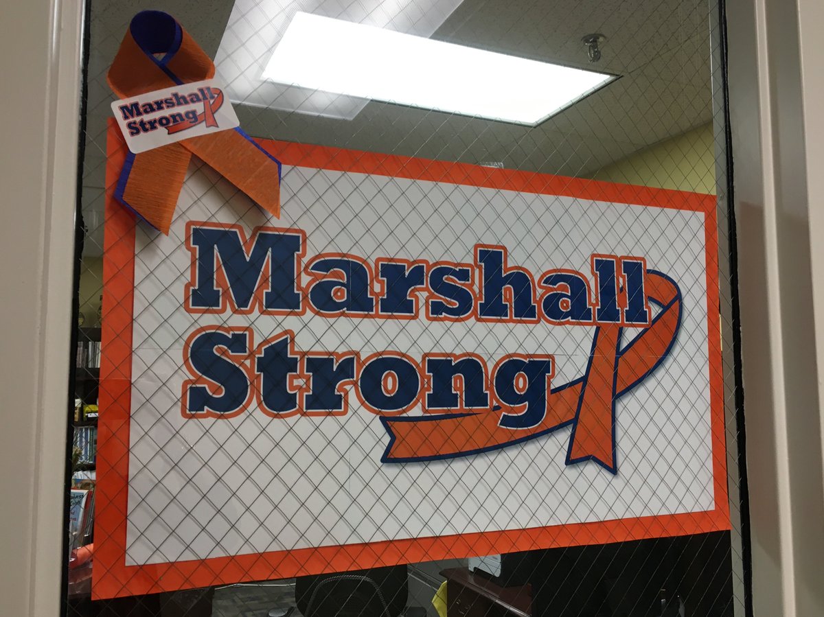 murraystcoehs's tweet photo. Faculty, staff, and students of the Murray State University College of Education and Human Services show their support for Marshall County High School. #MarshallStrong https://t.co/5MwPhUajjY