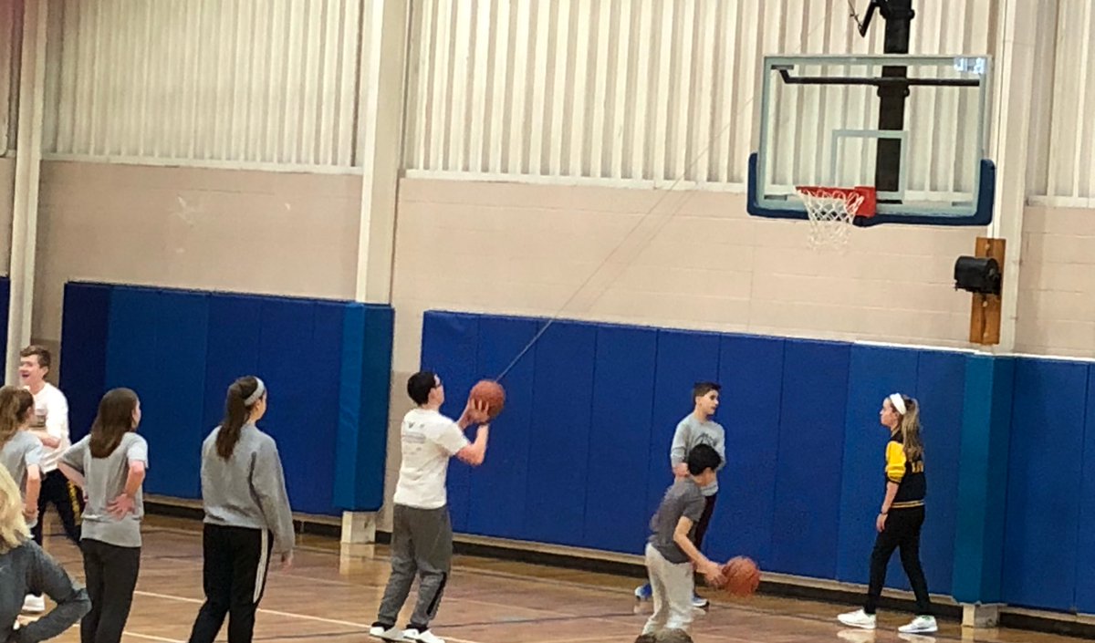 SFXgonzalez's tweet photo. Middle School Knockout Tournament fun during #CatholicSchoolsWeek2018 🏀🏆 https://t.co/xmwVnKlZoG