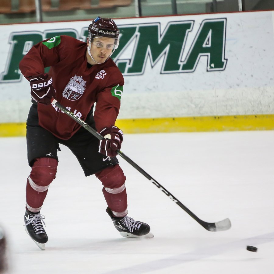 HokejaPasaule24's tweet photo. @MartinsKarsums : "Šodien treniņā gandrīz nosprāgu. Tāds ir Boba Hārtlija stils" ➡️ https://t.co/catlInEJRa 
#LauvasSirds #hokejs #IceHockey 

📷 LHF / Guntis Lazdāns https://t.co/mZ9yX7nLNr
