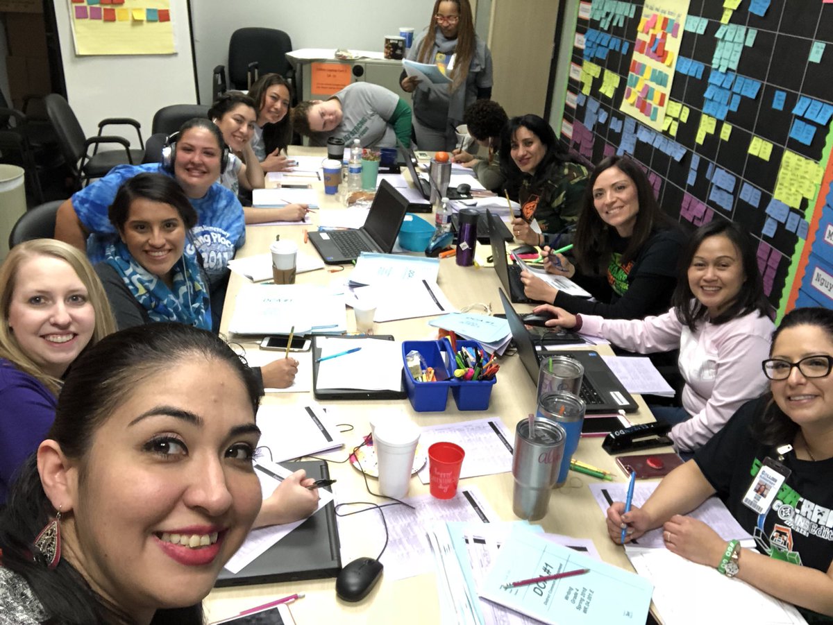 Villalpando_DL's tweet image. Grading Party #writingsamples @ExplorersCol #collinsstrong