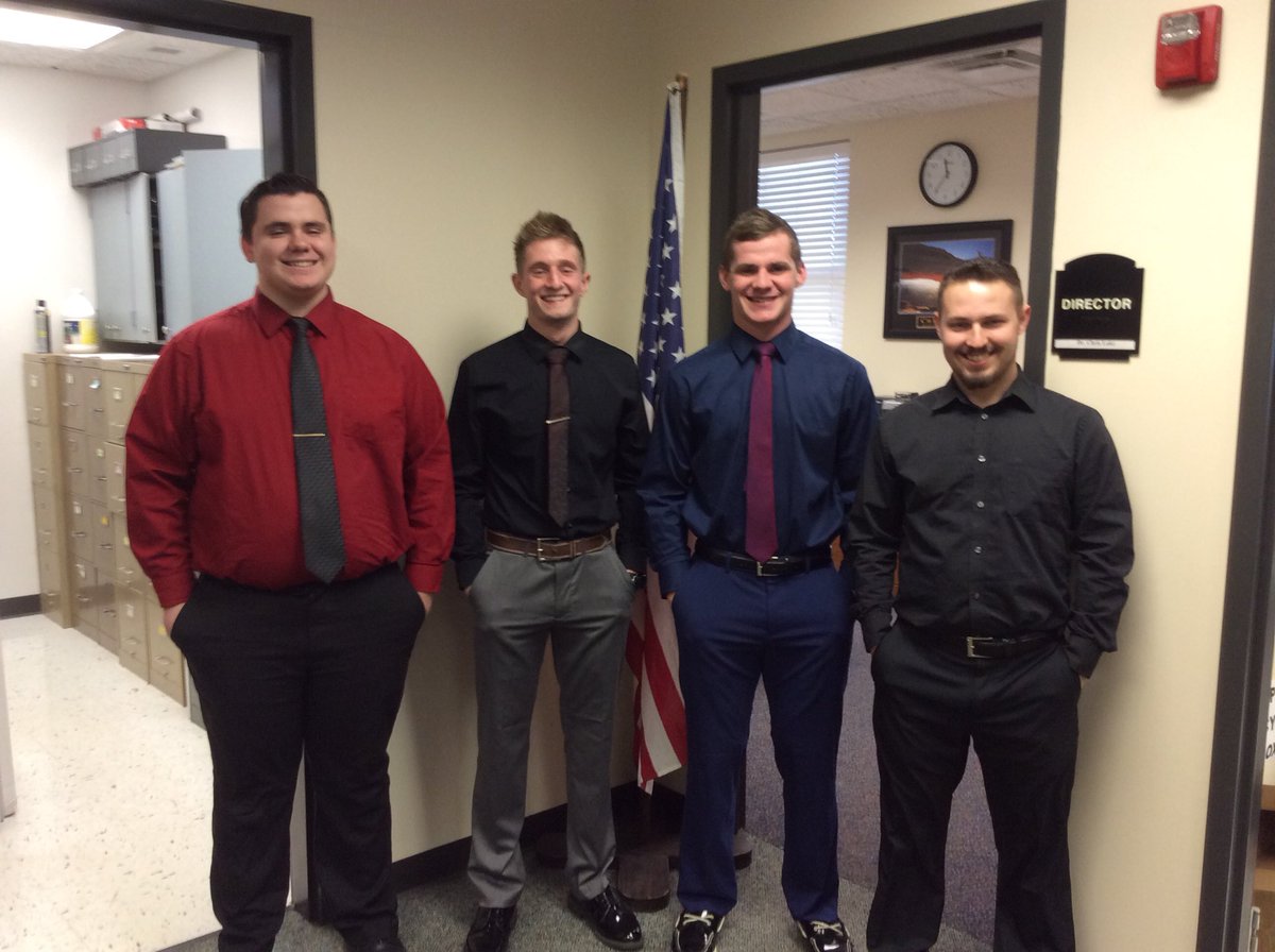 ESACCEnglish's tweet photo. Congrats to these Ss for making it to the final round of #mock_interviews ! #CTEWorks @cscESACC @CC_ESSD40 https://t.co/bjmxEoP2eK