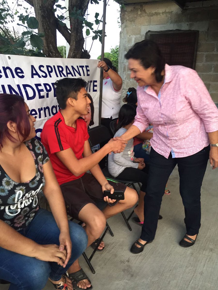 SofiaCastroR's tweet photo. ¡Muchas gracias! a los vecinos de la Colonia "Roble Agrícola" de Mérida,  que me apoyaron con su firma.
Seguiré visitando las colonias de la ciudad para escuchar sus demandas y juntos hacer realidad este proyecto de alcanzar la Candidatura independiente. #Yucatanindependiente https://t.co/tV94qyVv9G