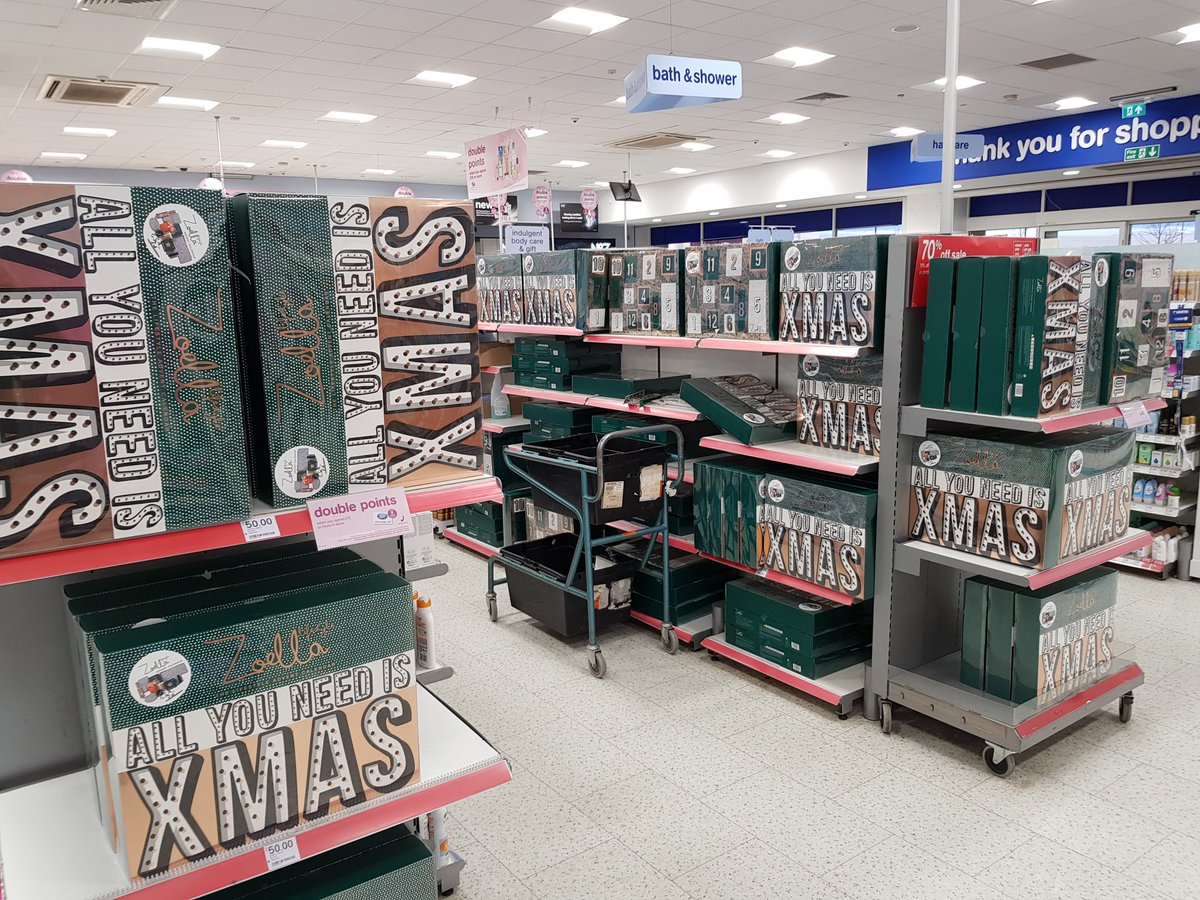 91Alexgill's tweet photo. So the zoella calendar sold well 😂 WillNe will be chuffed #Zoella #youtube #overpriced #WillNe https://t.co/ZwSVBxF4j9
