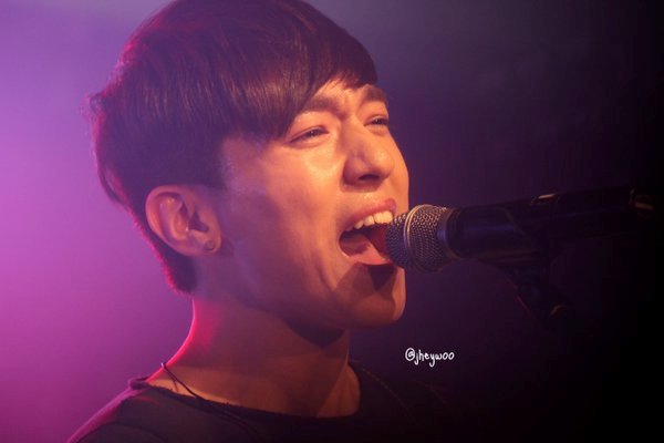 First performance after debut! He conveys the emotion as if he has his heart broken but smiles so bright looking at the people who came to support and knowing you& #39;re there <3
