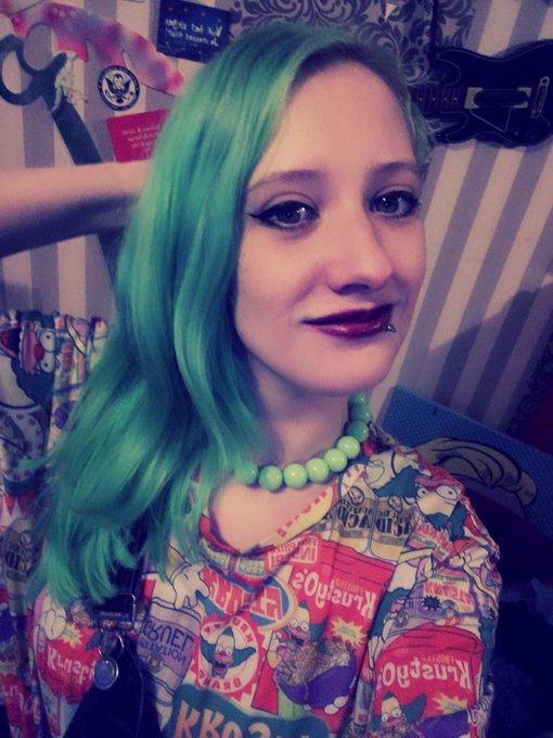 Totally rocking @porn_non_grata 's #krusty shirt #greenhairdontcare https://t.co/mQURFKJ9sX<a class="tags" href="/tag/porn_non_grata">@porn_non_grata</a><a href="/tag/krusty"class="tags">#krusty</a><a href="/tag/greenhairdontcare"class="tags"><span>#greenhairdontcare</span></a>