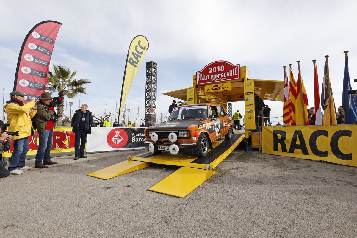 RallyRACC's tweet photo. Gran tarda al Moll de la Marina de @barcelona_cat, amb la sortida d'alguns clàssics que disputaran aquests dies el #RallyeMonteCarloHistorique 😊

📷 https://t.co/Wlej8Y8Ejx

#RACCMotorSport https://t.co/E1AQJqbllk