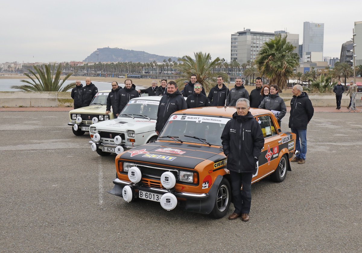 RallyRACC's tweet photo. Gran tarda al Moll de la Marina de @barcelona_cat, amb la sortida d'alguns clàssics que disputaran aquests dies el #RallyeMonteCarloHistorique 😊

📷 https://t.co/Wlej8Y8Ejx

#RACCMotorSport https://t.co/E1AQJqbllk