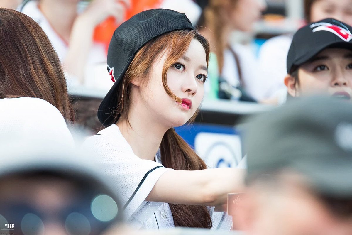 natttttrps's tweet photo. 자신만만하게 1을 구하러 마법의 성으로 떠나는 7과 그냥 가는 3. 3은 속으로 엉엉 울고 있었다. 엄마, 딸이 팔자에도 없는 보스를 잡으러 가네요. 나 달팽이 사냥 퀘스트도 겨우 깼는데...ㅜ 그래도 진지하게 길을 걷는 7을 보니 조금 안정이 된...
-3정아 이 길이 맞니? 잘못 온거같은데
-... https://t.co/iFObr29jLU