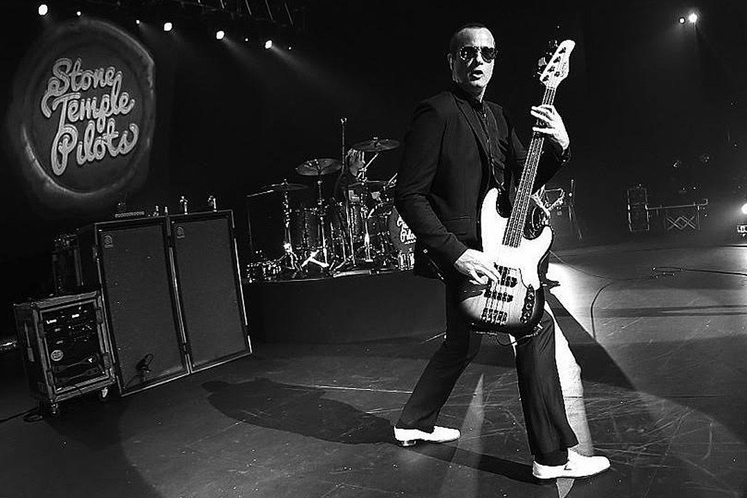 Happy birthday to Robert DeLeo of Stone Temple Pilots. 