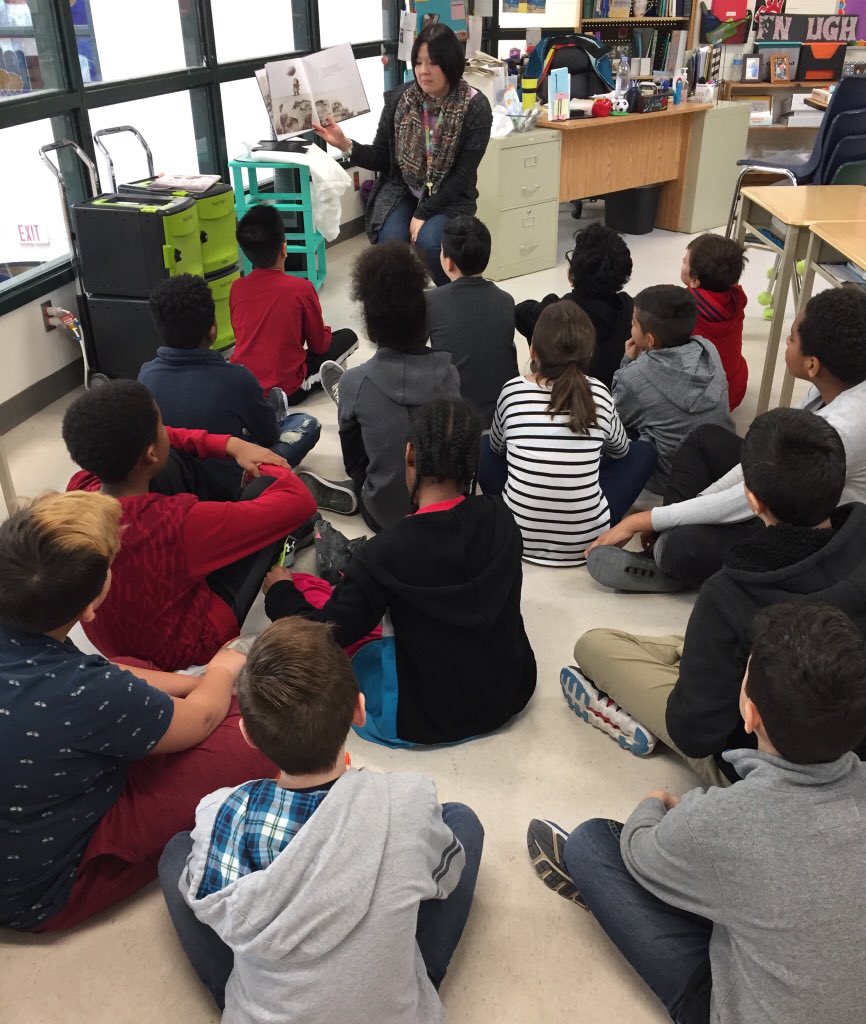 MsdeSousa8's tweet photo. Grade 6 story time @peaceDPCDSB with @MrsYiptong. 📚 #WhatDoYouDoWithaProblem https://t.co/3rBbVsIMYr