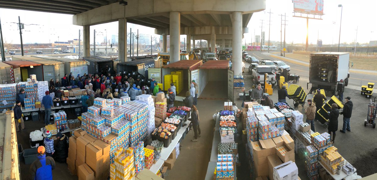FFT_Denver's tweet photo. Much love to @DeloitteDigital, @insightglobal, @Oracle, @SendGrid, and @whitelodging for braving the brisk morning temperatures and tackling the "leaning towers of treats" this morning! #MileHighRiseAndShine #DoGood https://t.co/IaNXUxfJTW