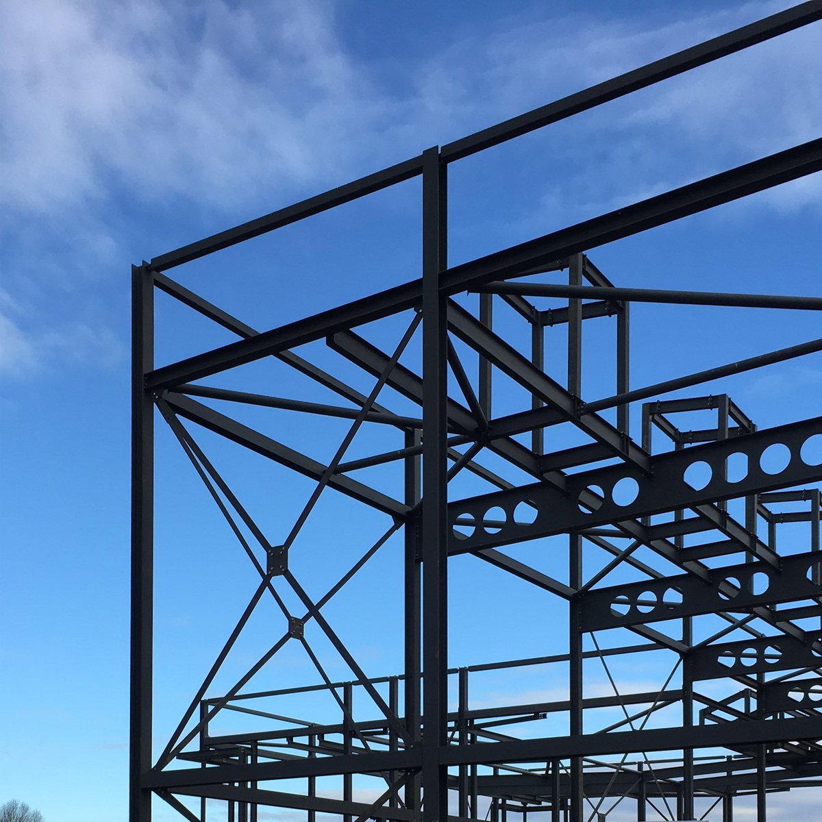 collene_bdp's tweet photo. New vs. Old - the steel work is rapidly going up at the new KES Sports Hall in Edgbaston. Looking good against the crisp blue winter skies! https://t.co/4t3eHPQtYo
