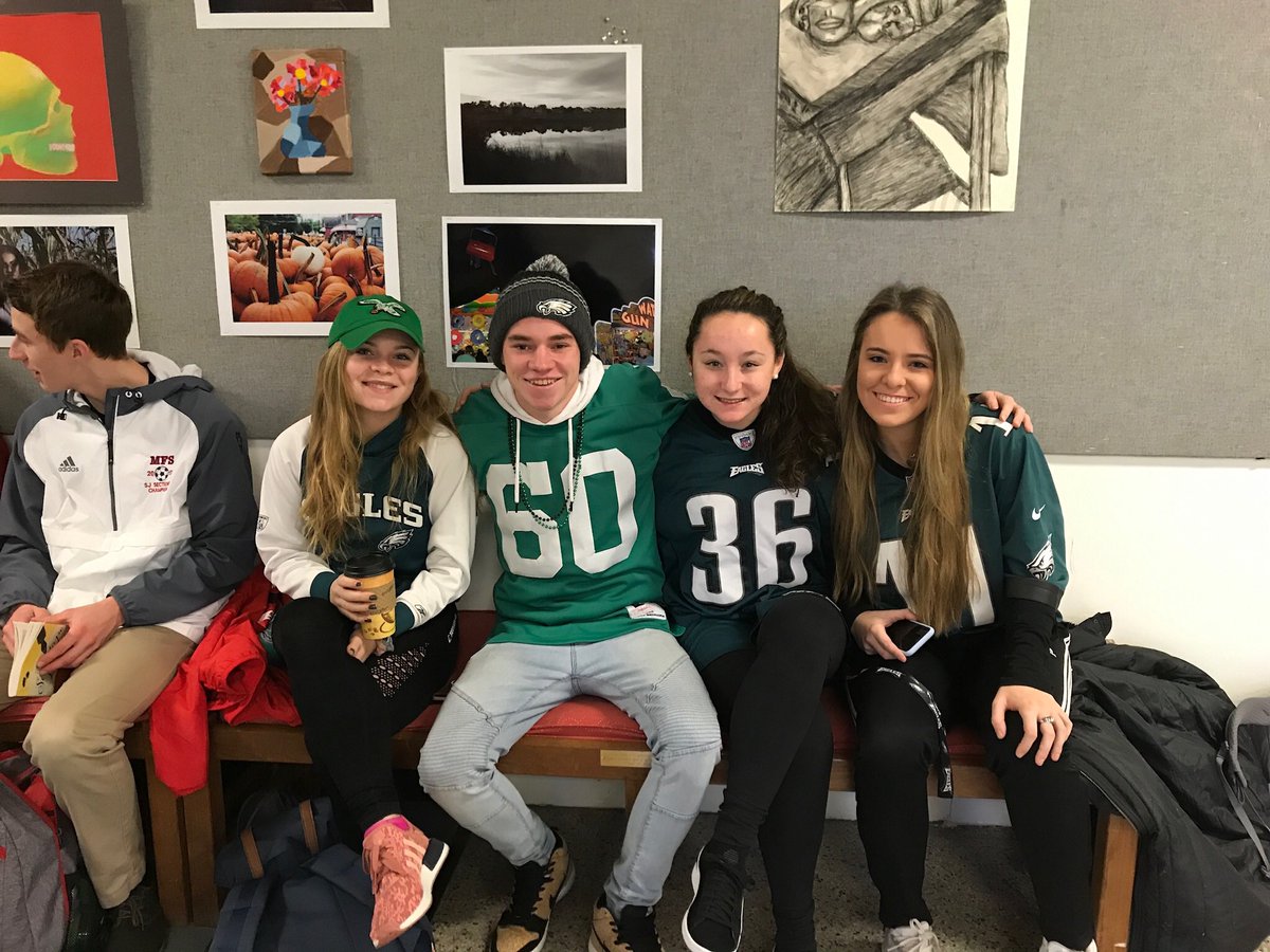 MFSYearbook's tweet photo. Seniors! #GoEaglesMFS https://t.co/jX4XU3YrjN