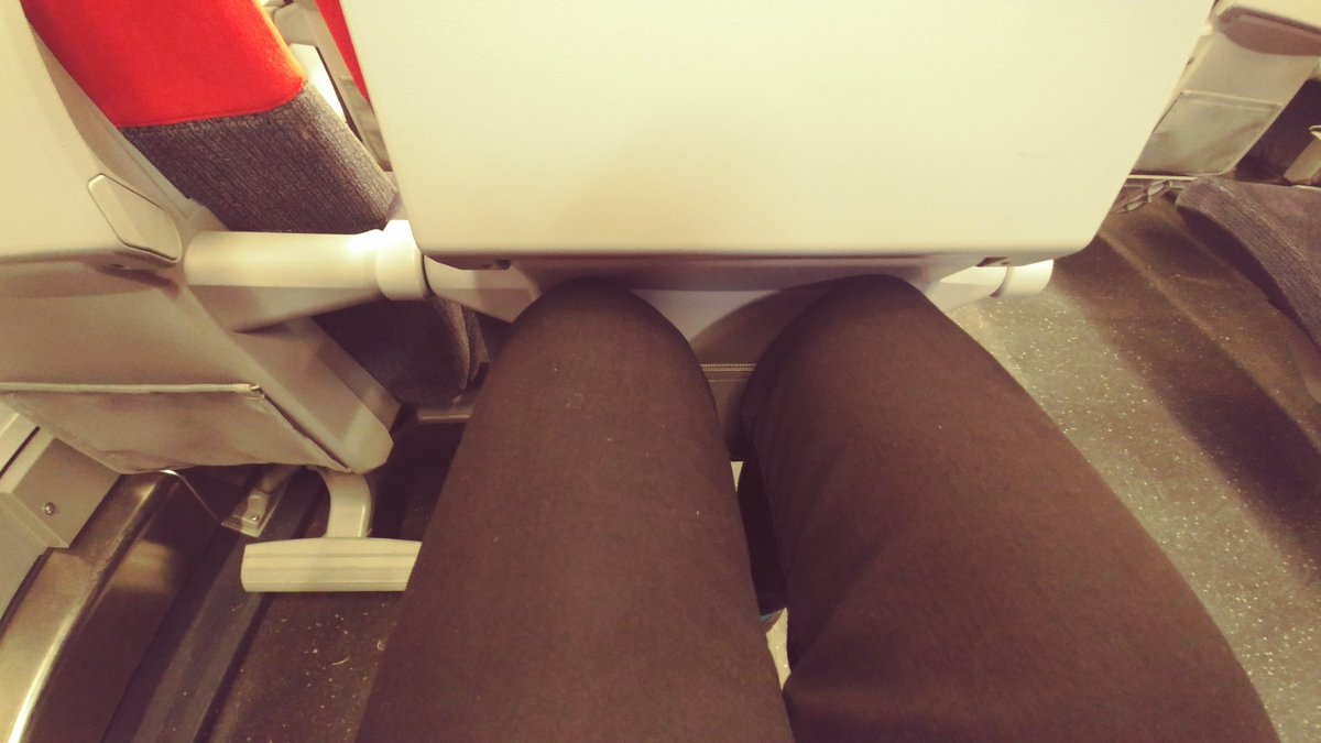 SoLobster's tweet photo. Danke liebe @unsereOEBB für die neuen CityJets auf der Westbahnstrecke. Hatte in den alten REX Zügen viel zu viel Platz.. #oebb https://t.co/c9HNuKBspD