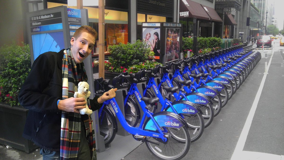 noahfriendzone's tweet photo. When I was in high school we had to do this project where we had to go somewhere and take pictures with a stuffed animal and then talk about it in Spanish, but I was too lazy to go somewhere so I photoshopped myself in New York and somehow no one noticed https://t.co/pJz5naMD5K