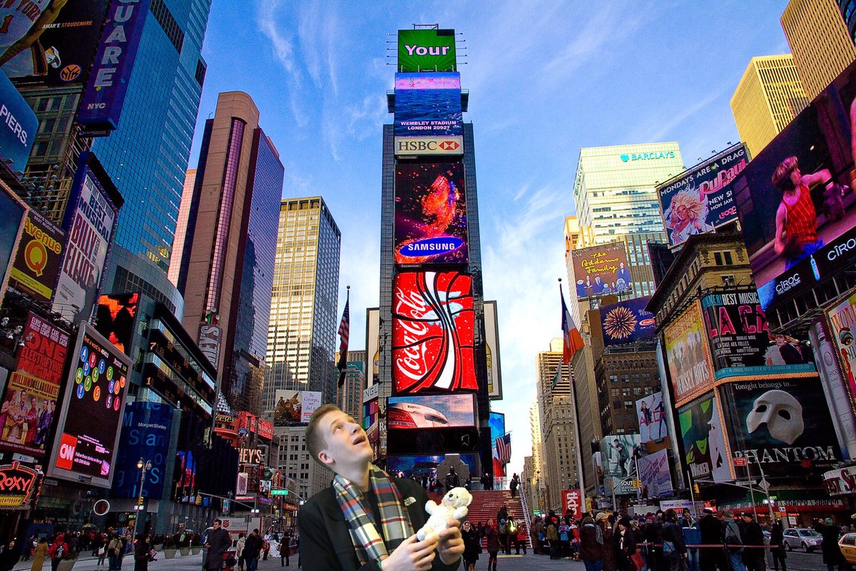 noahfriendzone's tweet photo. When I was in high school we had to do this project where we had to go somewhere and take pictures with a stuffed animal and then talk about it in Spanish, but I was too lazy to go somewhere so I photoshopped myself in New York and somehow no one noticed https://t.co/pJz5naMD5K