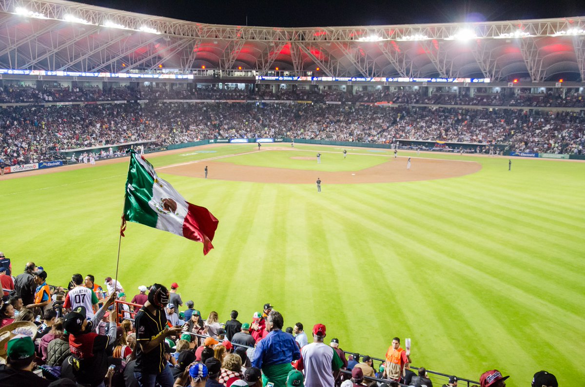 clubtomateros's tweet photo. ¡LLEGÓ EL DÍA! 🙌¡HOY TODO #MexicoEsGuinda! 🍅⚾️🇲🇽 #SDC2018 https://t.co/5XkFoxSnLk