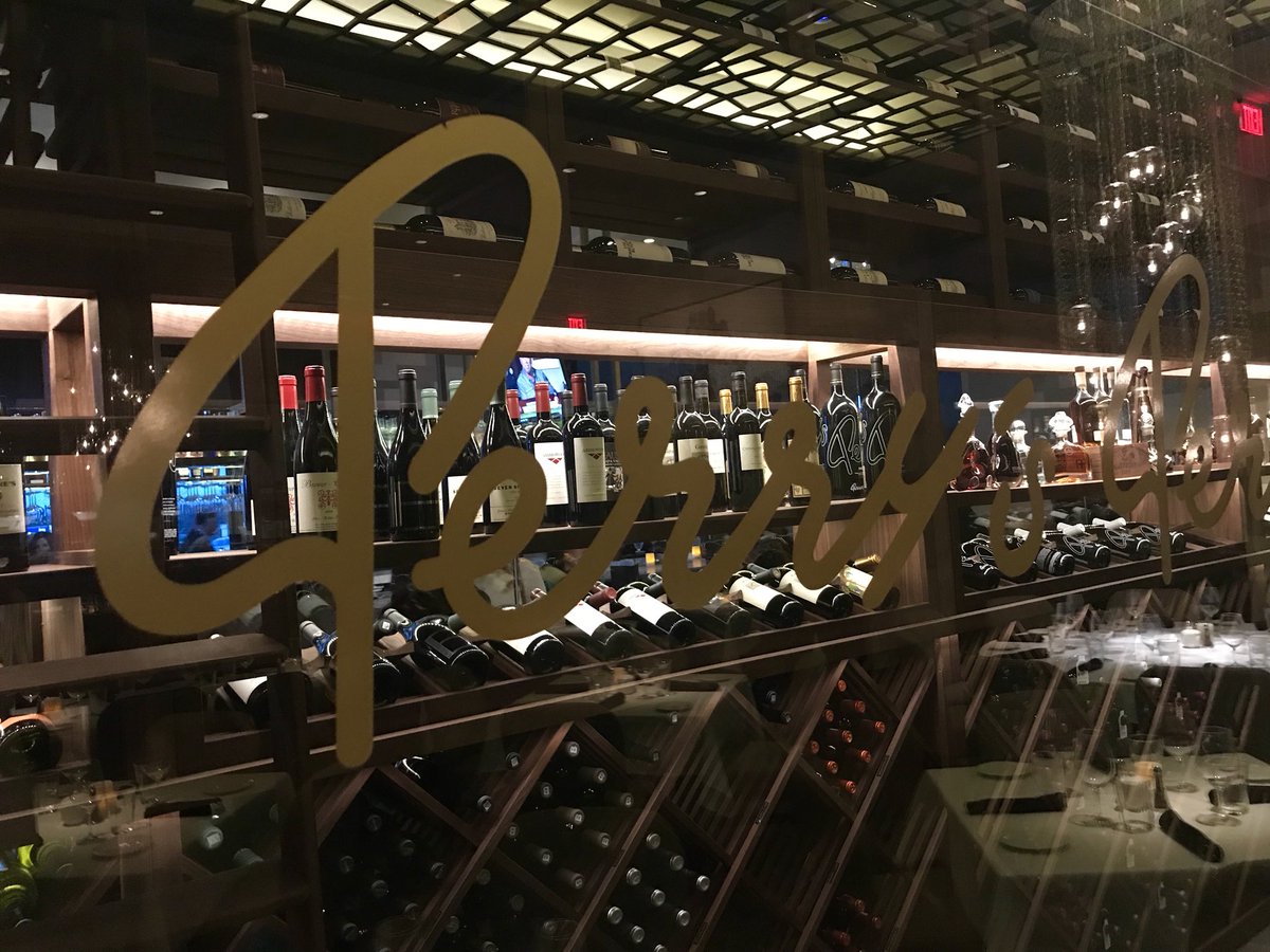 GrapevineTXCity's tweet photo. Holy #Porkchop! @Perrys OPENS Monday, February 5 in #GrapevineTX! @GrapevineEcoDev #LetsNosh https://t.co/K5hgjY2EYz