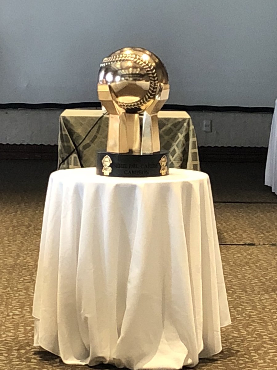 Este es el trofeo que estaremos buscando todos los equipos que participaremos en la Serie del Caribe Jalisco 2018.
Vamos México !!!!
#todosconméxico.       @LMPbeisbol
