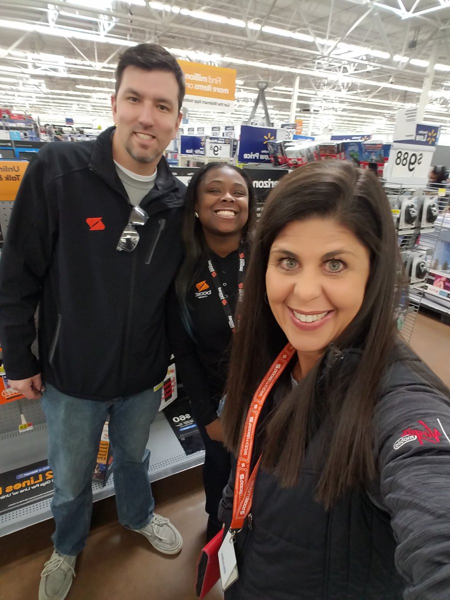 KariChadd3's tweet photo. Spending time with PSR Da'Vida helping her Boost it Up. #Sprint4Philly #SamsungBoostDay @BDSprintOhMi @NRSPG_ESeaton @ncail14 @CjDrikakis @Andieewing6 @BrysonHelm1 @TheSprintDDD @ https://t.co/FPGpNXIr0A