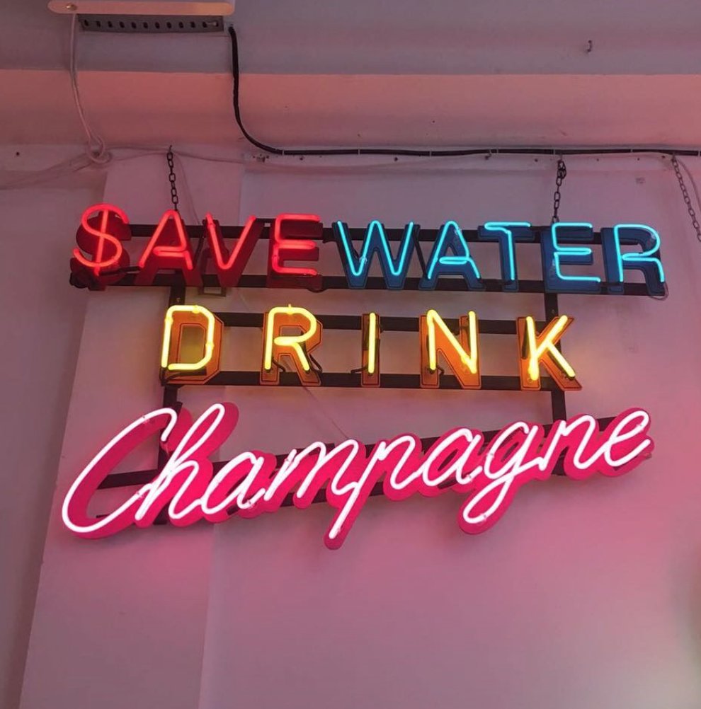 the10store's tweet photo. Friday moto! #10store #team10 #weekout #friday #fridayvibes #weekendready https://t.co/DFSSytRJIS