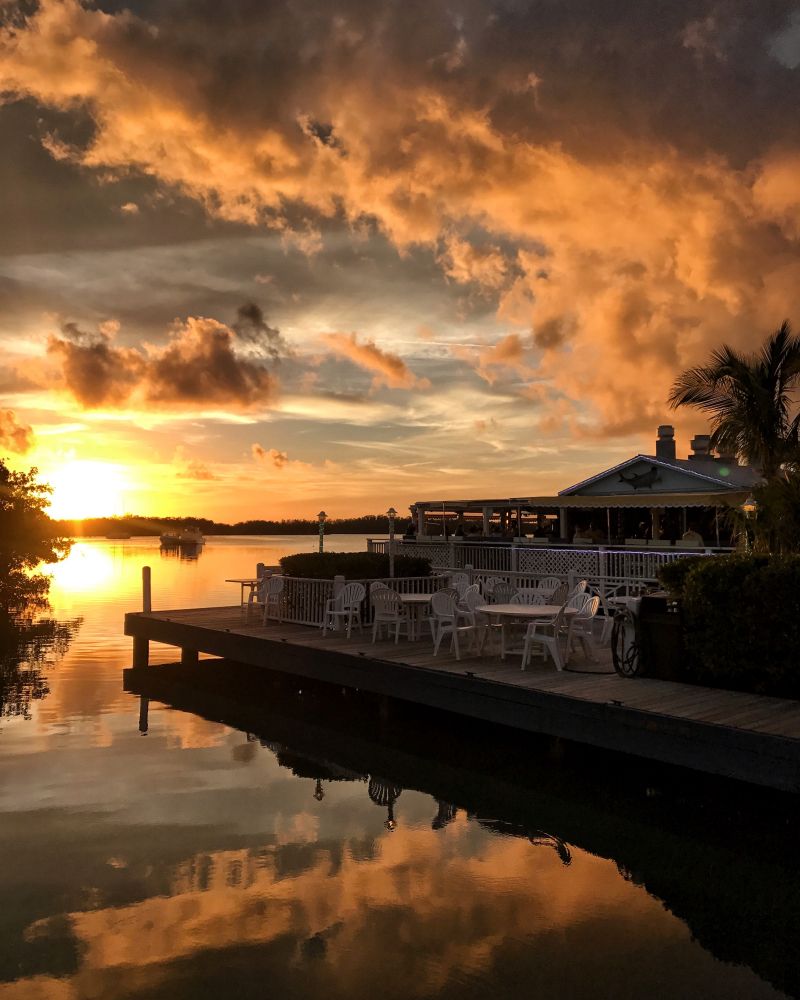 thefloridakeys's tweet photo. Check out this beautiful sunset in Islamorada for today's #PhotoFriday! Thanks for the shot Sandra Di Carlo Valde! #sky #sunset #flkeys #beautiful #visitflkeys #tropical #paradise https://t.co/xJ6y3lFY6C