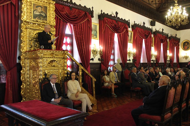 centrogumilla's tweet photo. "...Esa otra Venezuela sólo es alcanzable con una conducción distinta de la que se deriva de la fiebre minera con apropiación y uso de lo público como botín presidencial". Luis Ugalde s.j. #Discurso #AcademiaNacionalDeLaHistoria https://t.co/wti5V2R9V6 https://t.co/OkiTxtUASY