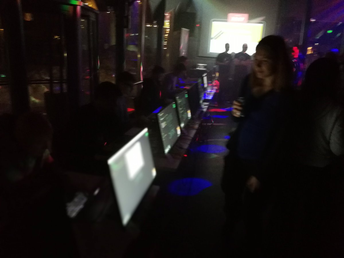 YuhaKarj's tweet photo. Tรคnรครคn koodataan leiskaa pimeรคssรค ilman previkoita :) #citd18 #koodiapimeรคssรค #oulu #codeinthedark #html5 #css #nopreview https://t.co/7NjC2LYSLa