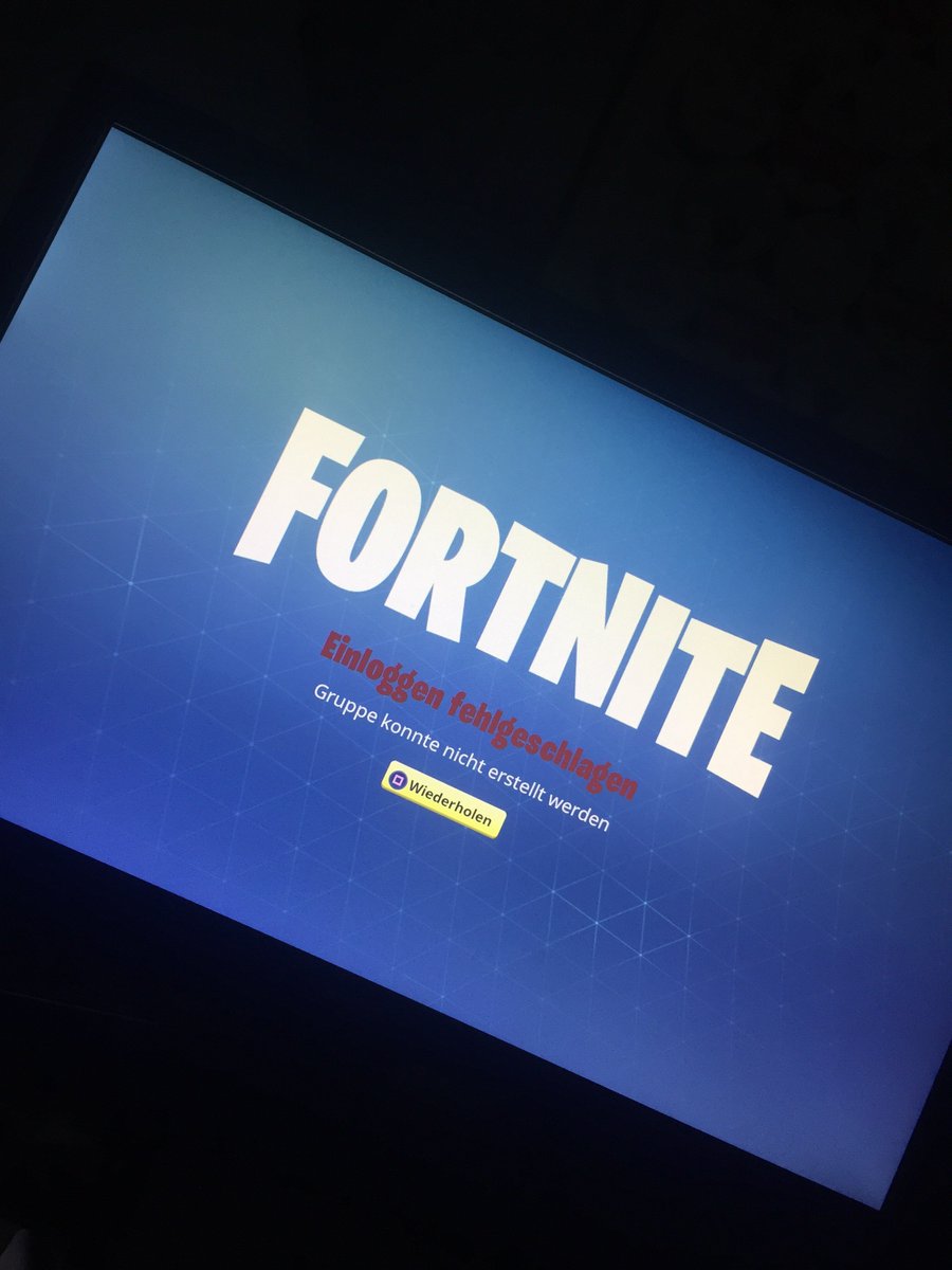 AnGHD_'s tweet photo. @FortniteGame what should i do? Pls help i dont glitch or something else https://t.co/rDYRwonvIk