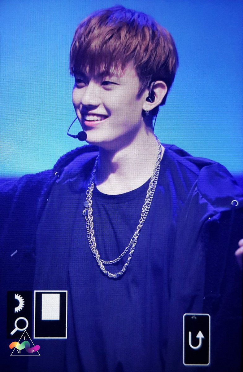 lightmeetsprism's tweet photo. 180202 SHOWCASE IN SINGAPORE
#인투잇 #IN2IT #김성현 #성현 #SUNGHYUN https://t.co/h6g1WghIoP