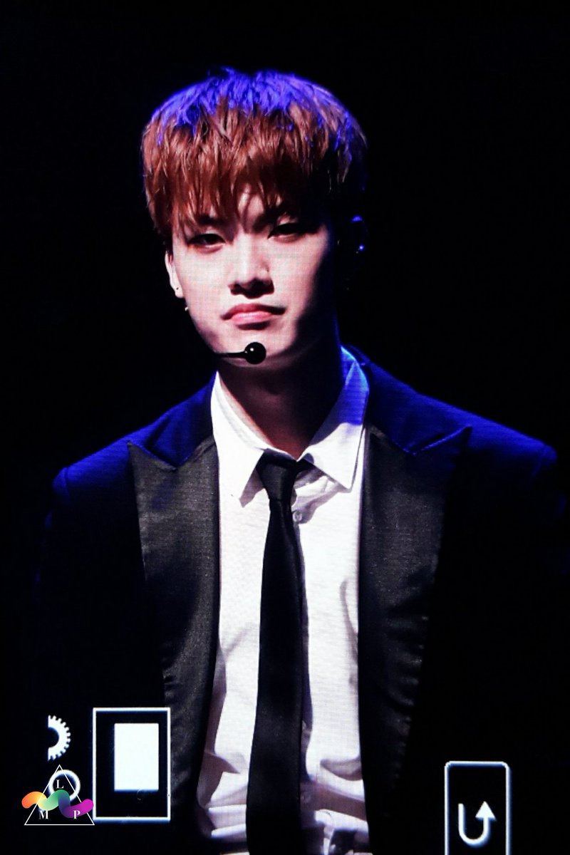 lightmeetsprism's tweet photo. 180202 SHOWCASE IN SINGAPORE
#인투잇 #IN2IT #김성현 #성현 #SUNGHYUN https://t.co/h6g1WghIoP