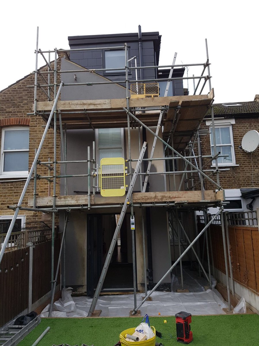 DailyScaffolder's tweet photo. Independent for painting on the back of a property in Walthamstow 👍🏼🔩🔧 #Scaffolding #scaffolders #abbotts #independent https://t.co/pdxfGD2fbV