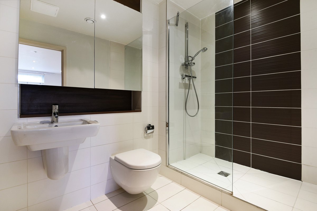 HamptonsHove's tweet photo. LET AGREED on this modern 2 bedroom, 2 bathroom first floor apartment located around #PrestonPark, #Brighton with underground parking! #SuccessfulFriday https://t.co/T3bY3AWZRc