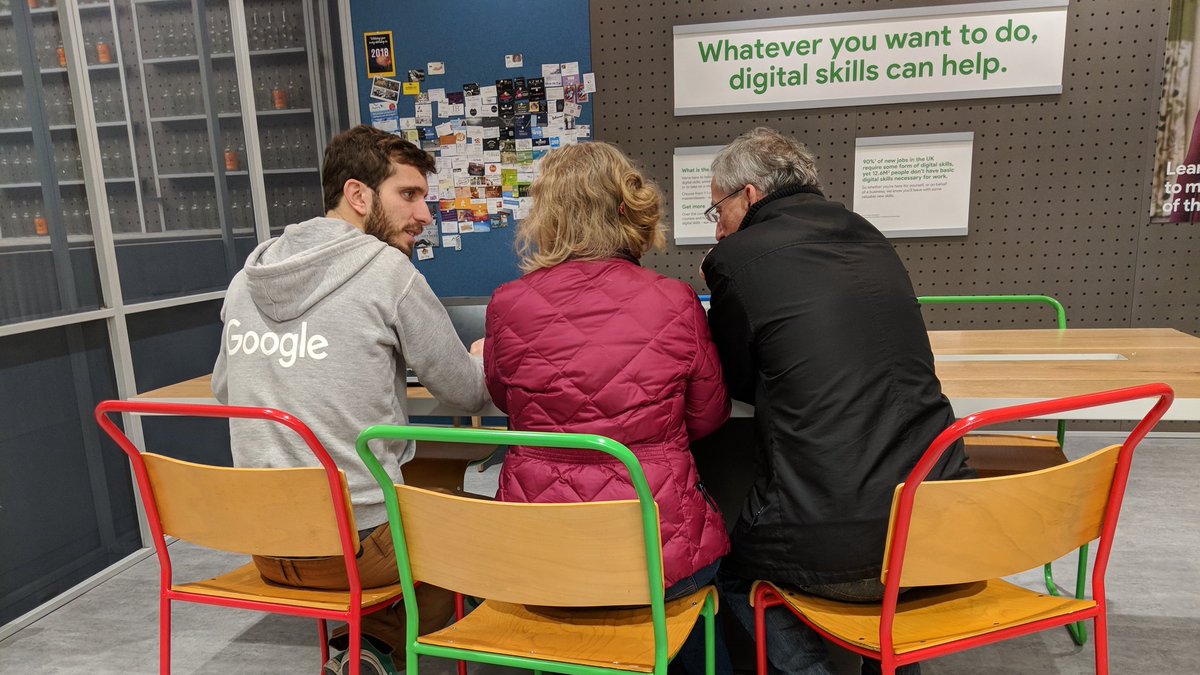 justannathen's tweet photo. It's 5 at 5!! 

1:1 mentorings are off the charts today! 

Any device, any query, any challenge - we're here 7 days a week 😊

Love my team #sheffield #DigitalGarage 

#mobile #seo #devicehelp #photography #cv #Careers https://t.co/uCtcq0GEYE