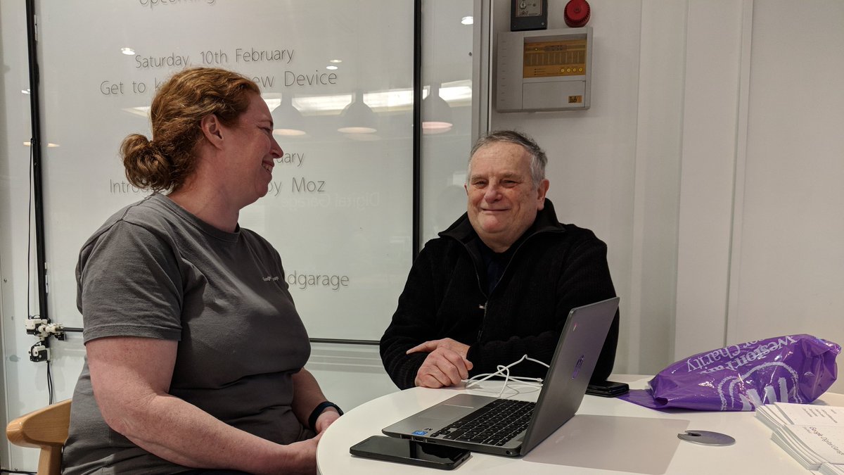 justannathen's tweet photo. It's 5 at 5!! 

1:1 mentorings are off the charts today! 

Any device, any query, any challenge - we're here 7 days a week 😊

Love my team #sheffield #DigitalGarage 

#mobile #seo #devicehelp #photography #cv #Careers https://t.co/uCtcq0GEYE