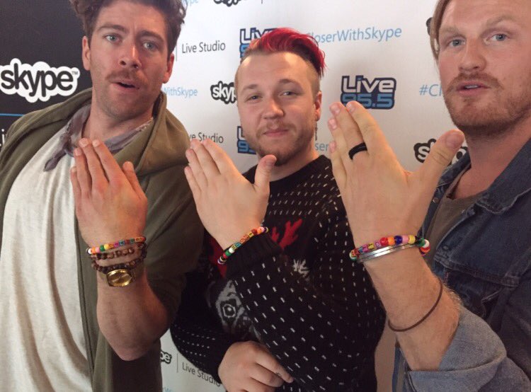 itsMEhuggie's tweet photo. The homies in @wearefrenship dropped something special.. #LoveSombody is perfect, dudes. โ๐ผ
#FrenshipBracelets https://t.co/HhMflvgxb9